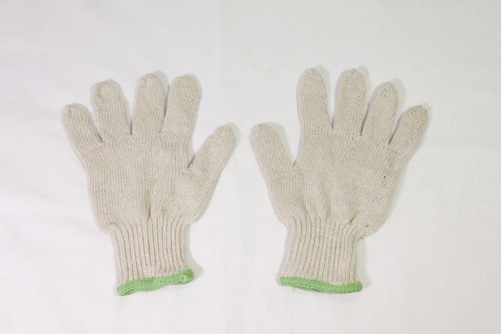 knitted gloves